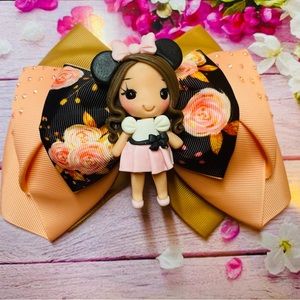 Bow with minnie girl doll